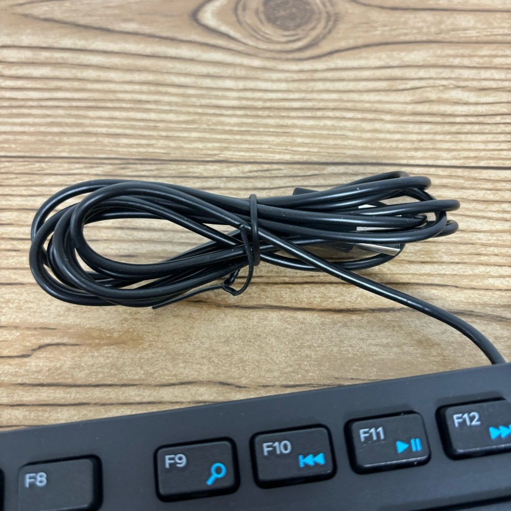 Dell Dell USB Wired Keyboard Model KB216t With Riser Clips - Picture 3 of 6